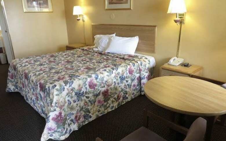 Hotel Economy Inn & Suites