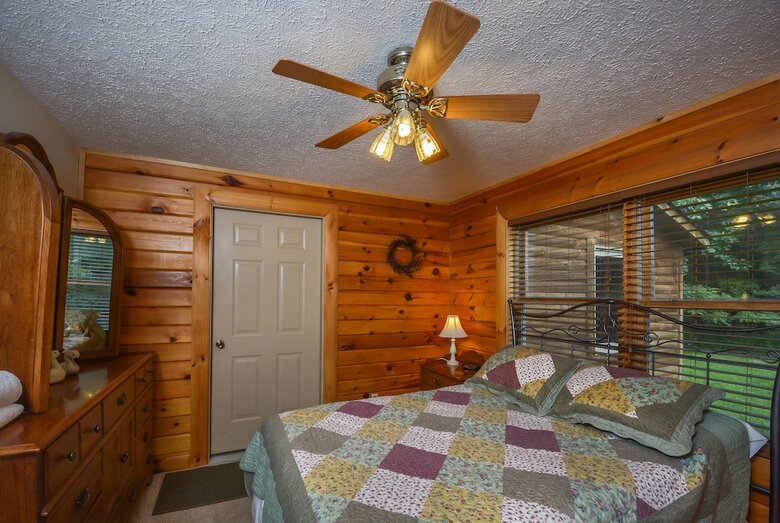 Lucky Bear Lodge 5 Bedroom House