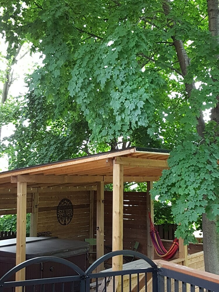 Christine's Bed And Breakfast By Elevate Rooms