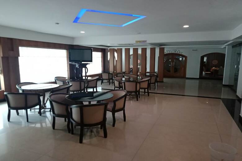 Oyo 19742 Hotel Dona Castle