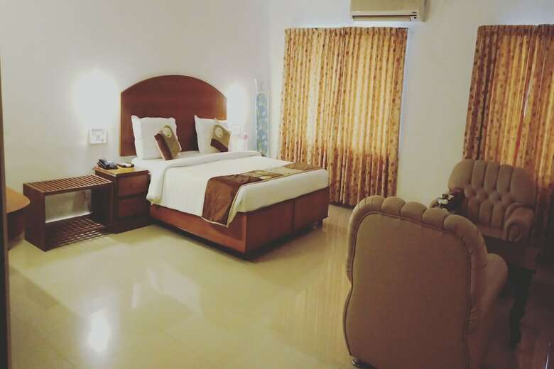 Oyo 19742 Hotel Dona Castle