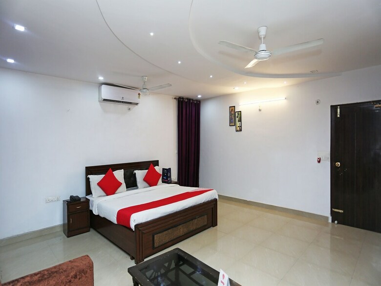 Hotel Oyo 18648 Raj Inn