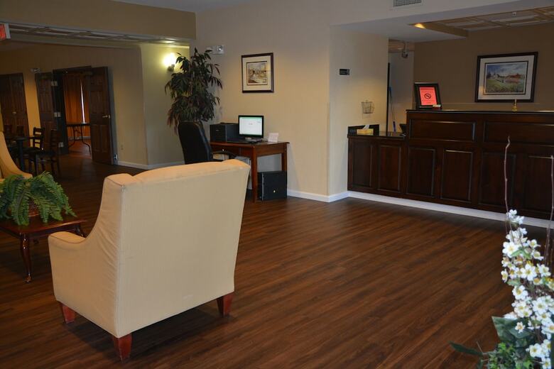 Hotel Countryside Inn & Suites