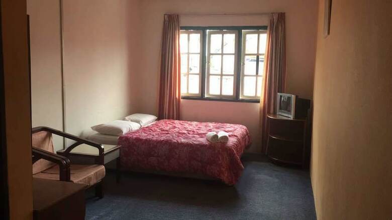 Pines And Roses Hotel