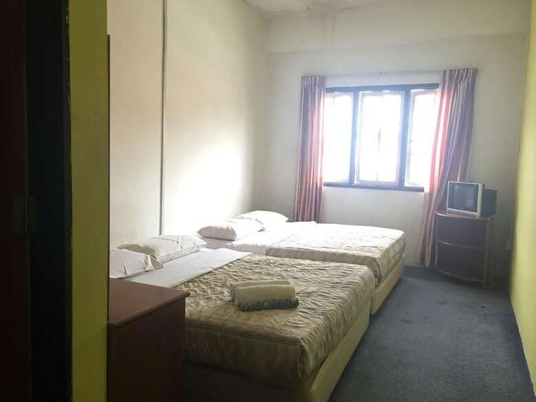 Pines And Roses Hotel