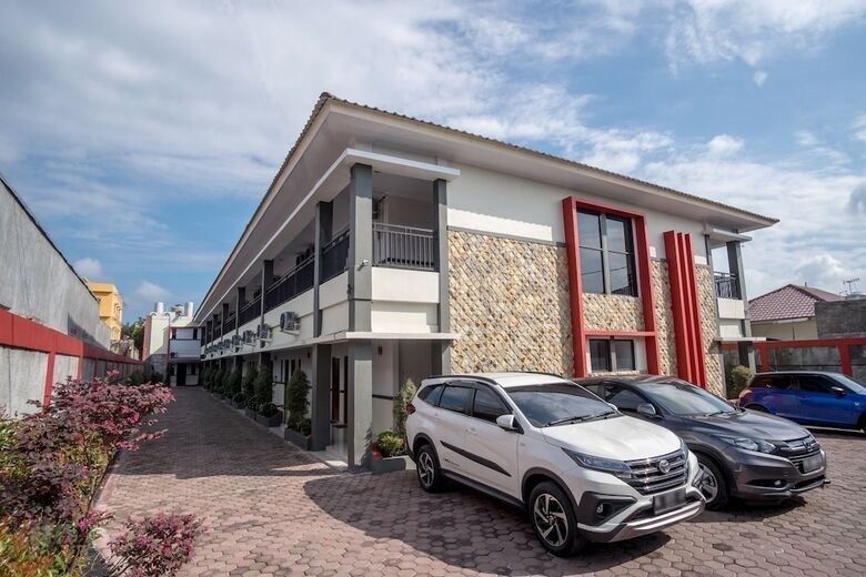 Hostal Oyo 283 Helvetia Residence