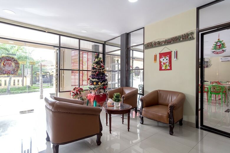Hostal Oyo 283 Helvetia Residence