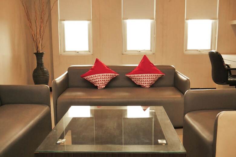 Hostal Oyo 283 Helvetia Residence