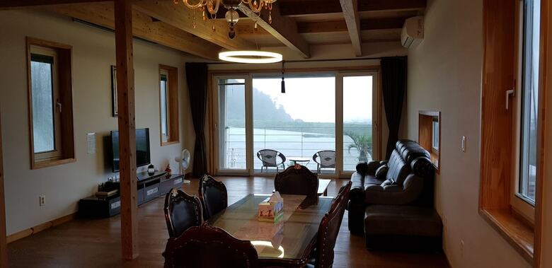 Jeju Lake Pension