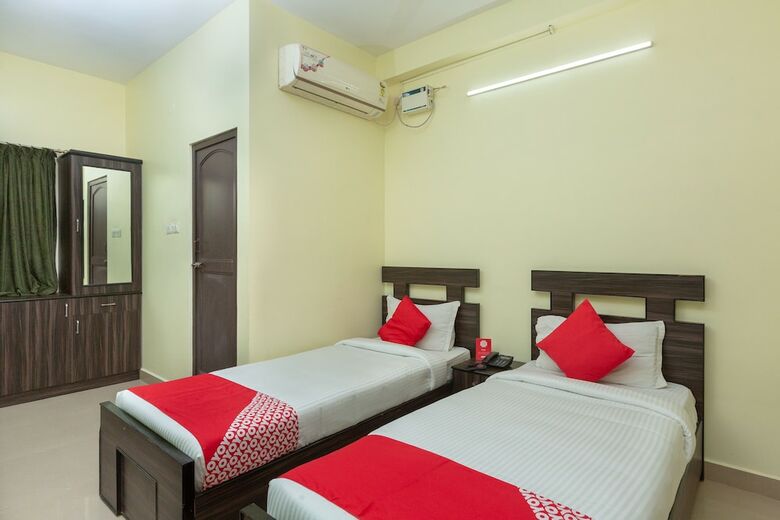 Hotel Oyo 22408 Apple Tree Residency