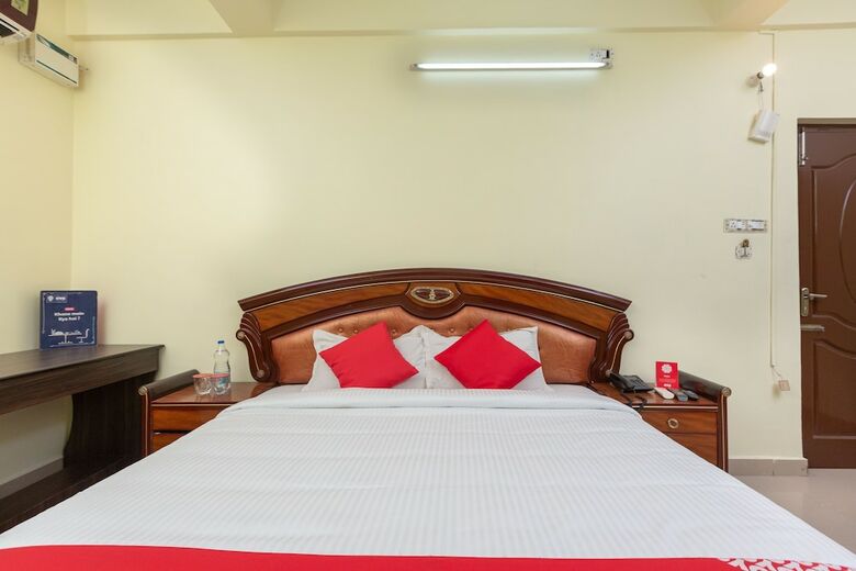 Hotel Oyo 22408 Apple Tree Residency