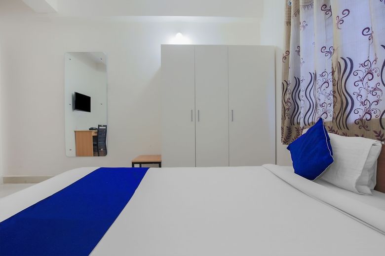 Hotel Oyo 24138 Silverkey Shri Homes