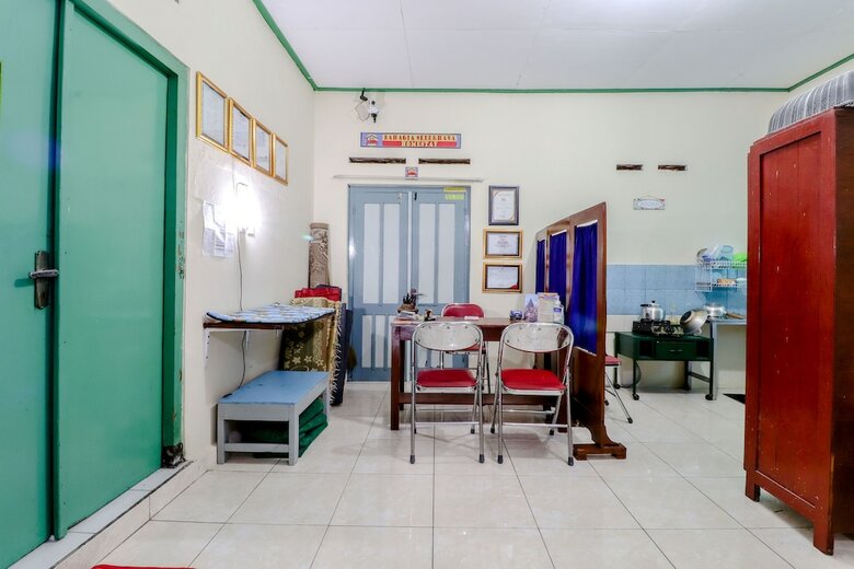 Hostal Bahagia Sederhana Home Stay - Hostel