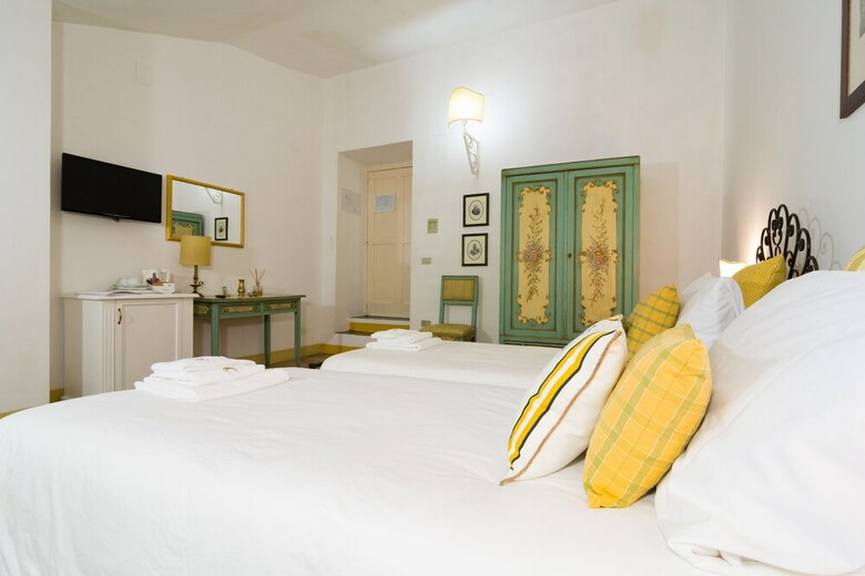 Agroturismo Castello Di Serragiumenta