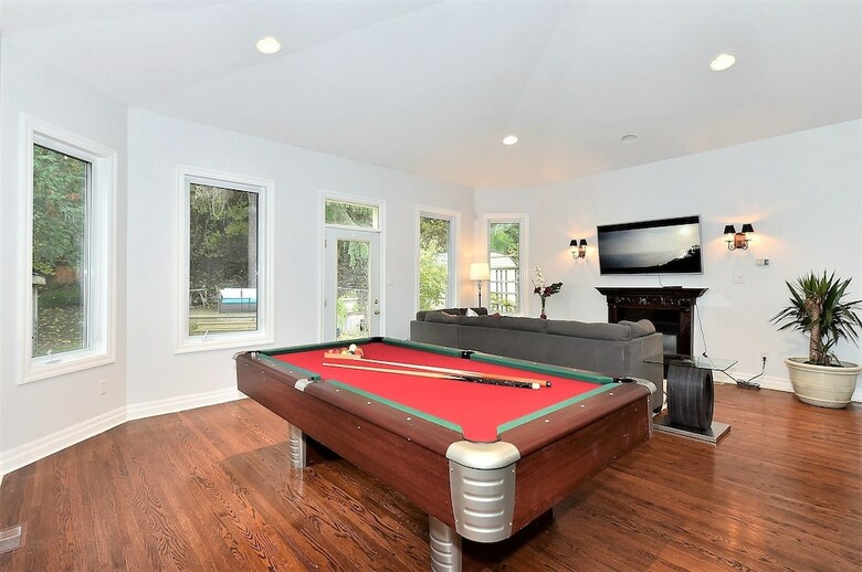 Lavish 4br House With Ravine Backyard