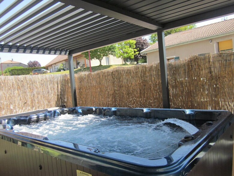 Hotel Chambres Dans Maison de Vacances Avec Spa Ext�rieur