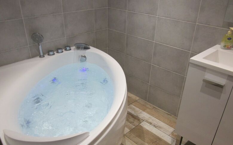 Hotel Chambres Dans Maison de Vacances Avec Spa Ext�rieur