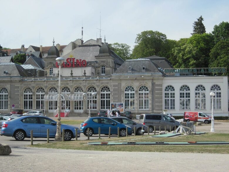 Hotel Chambres Dans Maison de Vacances Avec Spa Ext�rieur