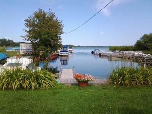 Stoneburg Cove Resort