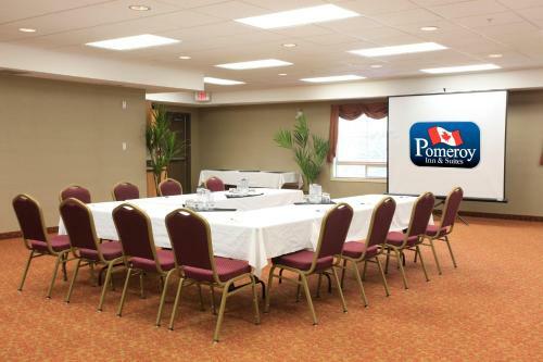 Hotel Pomeroy Inn And Suites
