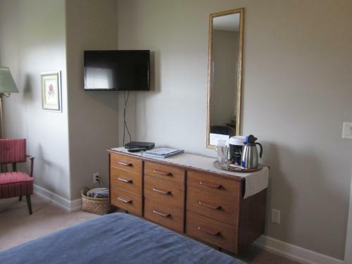 Suite As It Gets Vacation Rental/b&b