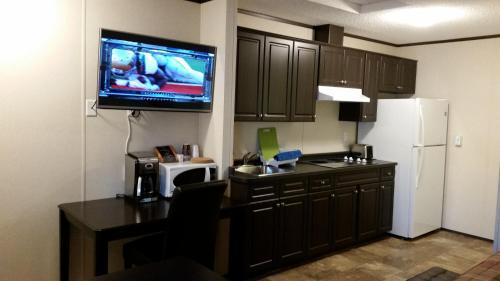 Motel Bear's Den Lodge