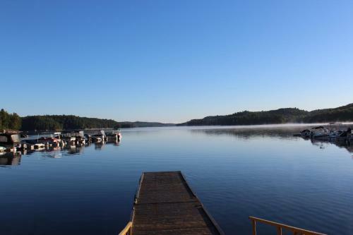 Hotel Oakview Lodge & Marina