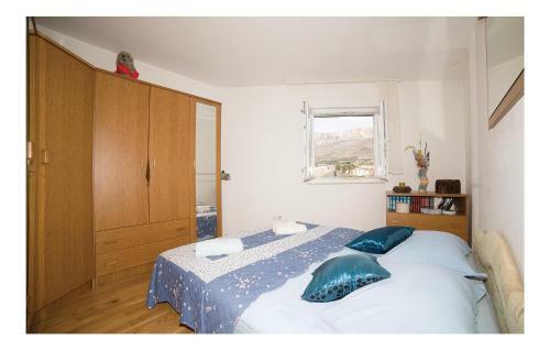 Two-bedroom Apartment In Kastel Sucurac