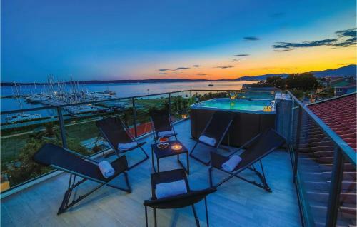 Three-bedroom Apartment In Kastel Gomilica