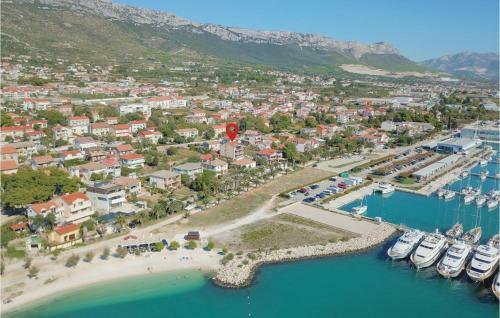 Three-bedroom Apartment In Kastel Gomilica