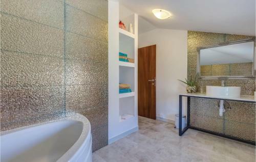 Three-bedroom Holiday Home In Krasica