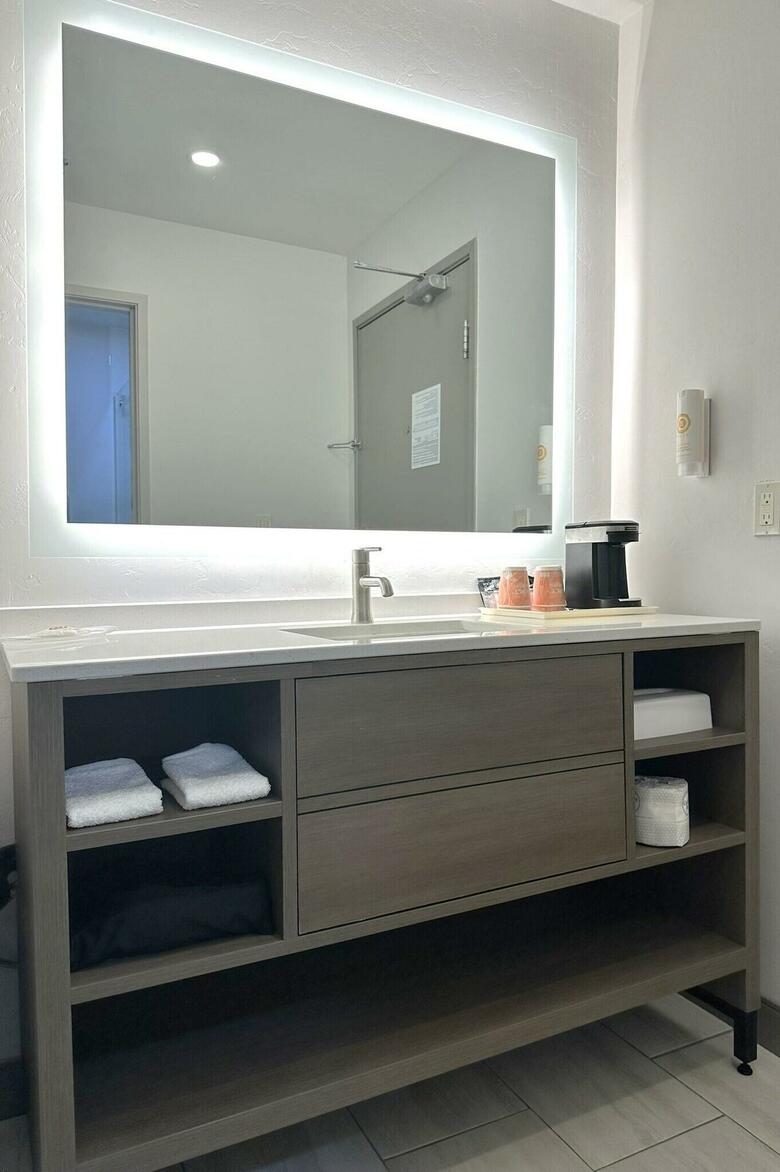 Hotel Comfort Suites At Tucson Mall