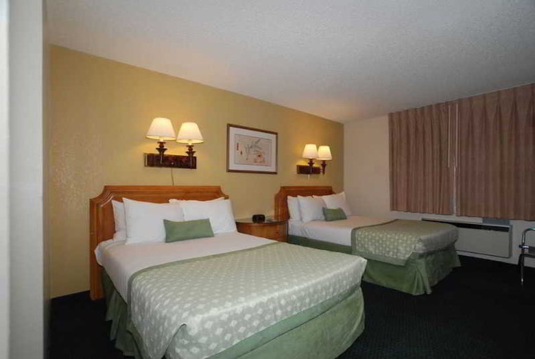 Hotel Ramada Inn & Suites Foothills