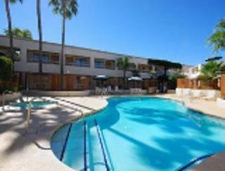 Hotel Ramada Inn & Suites Foothills
