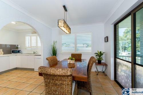 Views Views Views! Front Top Floor Waterfront Unit - Chnook Apartments South Esp, Bongaree