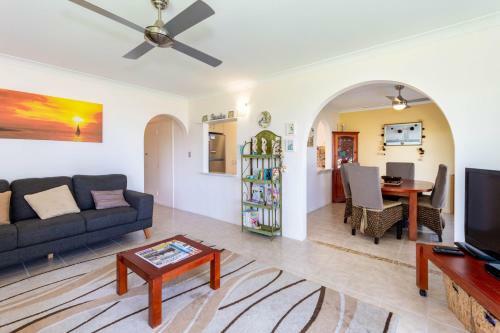 Ground Floor, Air Condtioned Apartment!