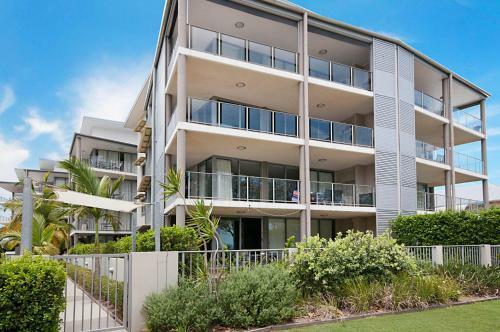 Spectacular Unit Overlooking Pumicestone Passage - Welsby Pde, Bongaree