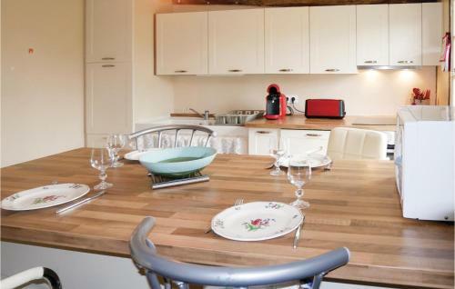 Two-bedroom Holiday Home In Berville Sur Mer