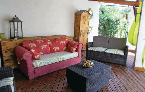 Three-bedroom Holiday Home In Carpentras