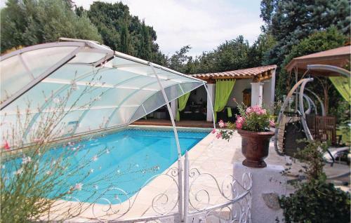 Three-bedroom Holiday Home In Carpentras