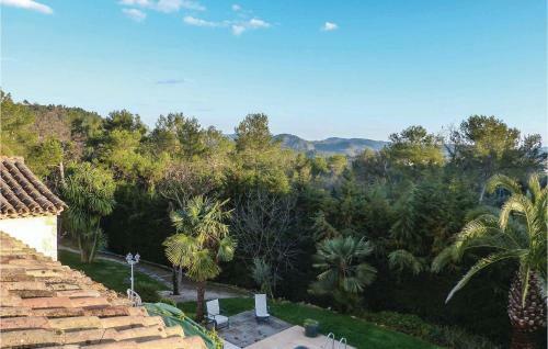 Six-bedroom Holiday Home In Le Tignet