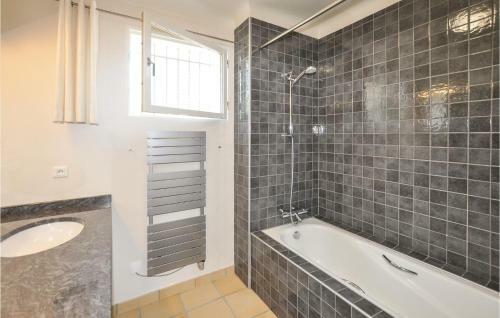 Five-bedroom Holiday Home In Maureillas/ Las Illas