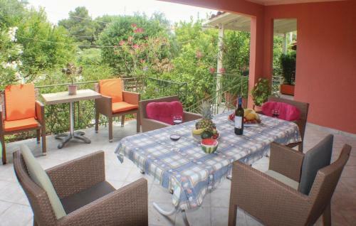 Three-bedroom Holiday Home In Artemida