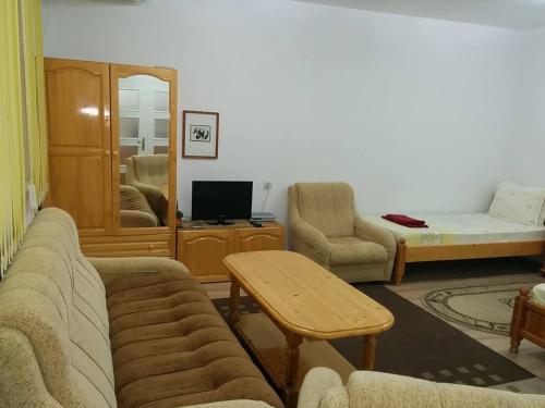 Hostal Plamena Guest Rooms