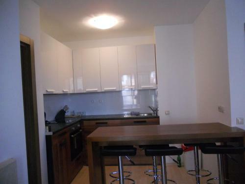 Roy's Apartment In St John Park