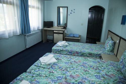Hotel Emaly Green