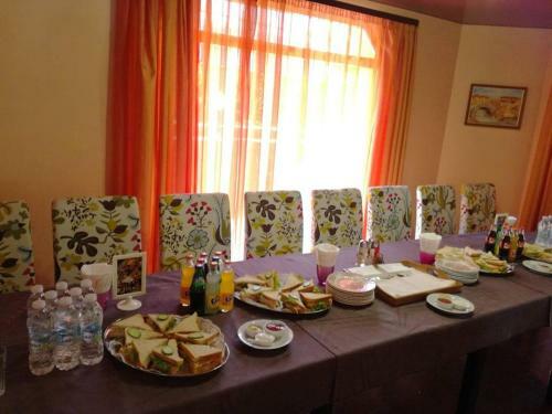 Hotel Emaly Green
