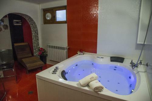 Hotel Emaly Green