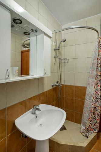 Garden & Swimming Pool Apartments Orahovac
