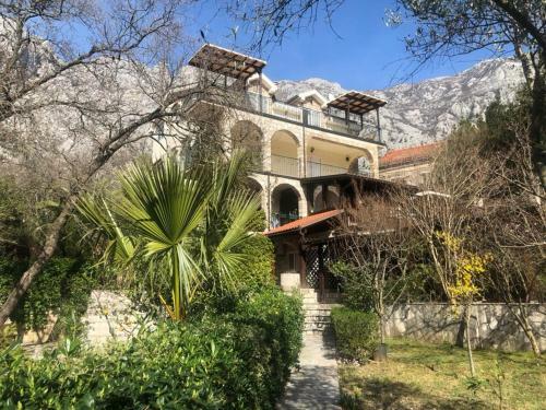 Garden & Swimming Pool Apartments Orahovac